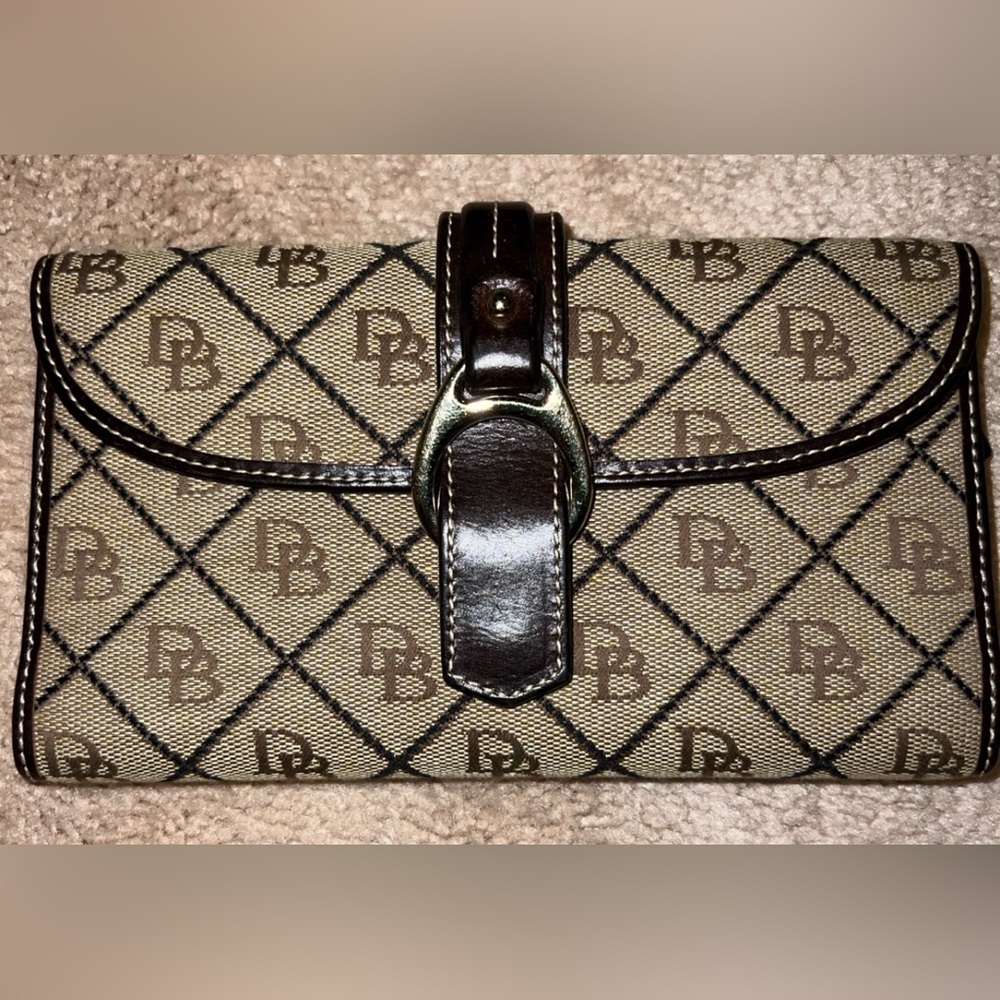 DOONEY & BOURKE Brown Signature Canvas Wallet -Brown